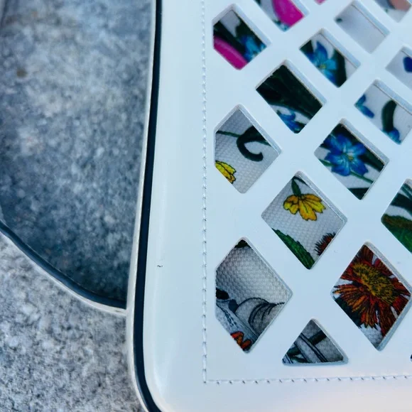 Gucci Traforata Flap Crossbody Bag - Picture 5 of 10